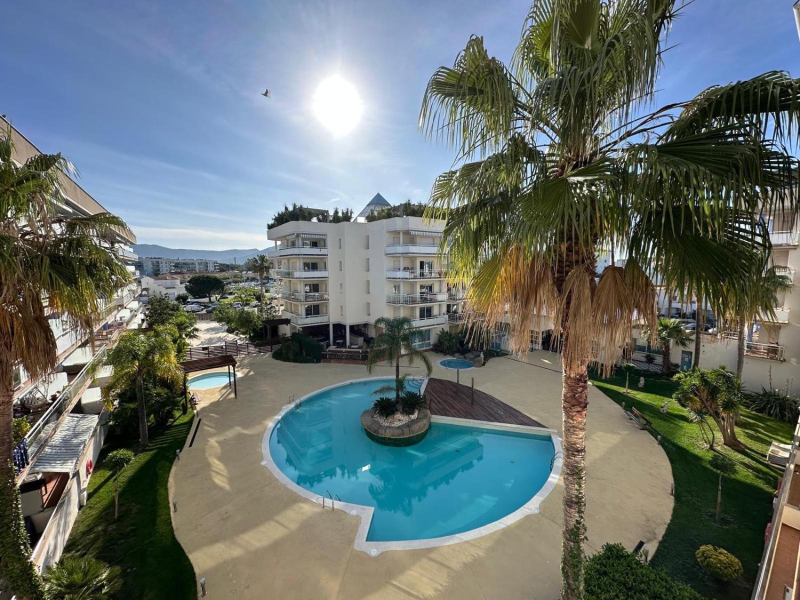 Apartamento Bonito piso en Roses con piscina y parking Exterior foto